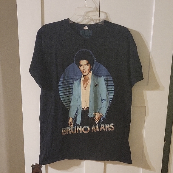 Bruno Mars Black Graphic T-Shirt - Picture 1 of 6